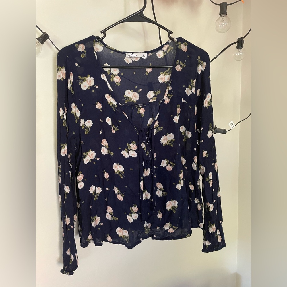 Hollister floral top, size large